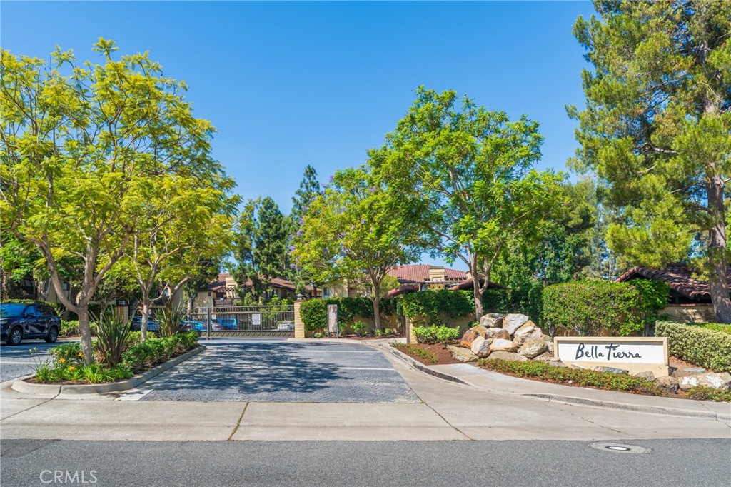 25611 Indian Hill Property Photo 8