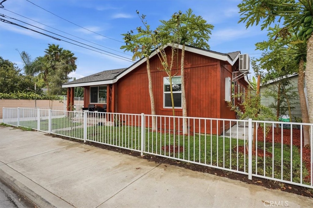 512 S Maple Property Photo 3