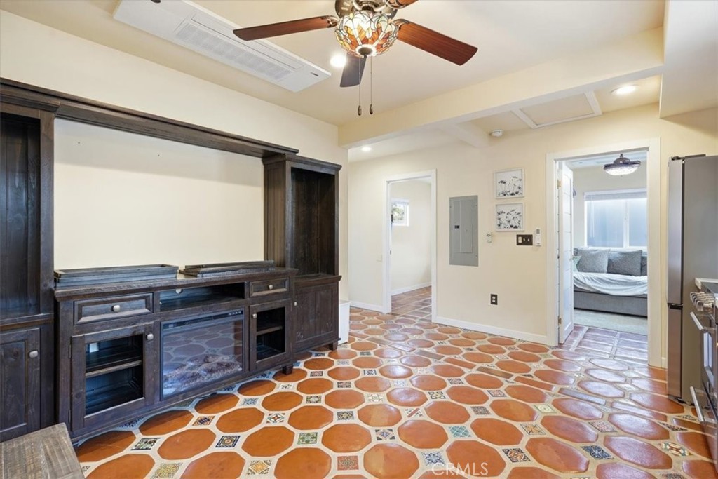 512 S Maple Property Photo 8
