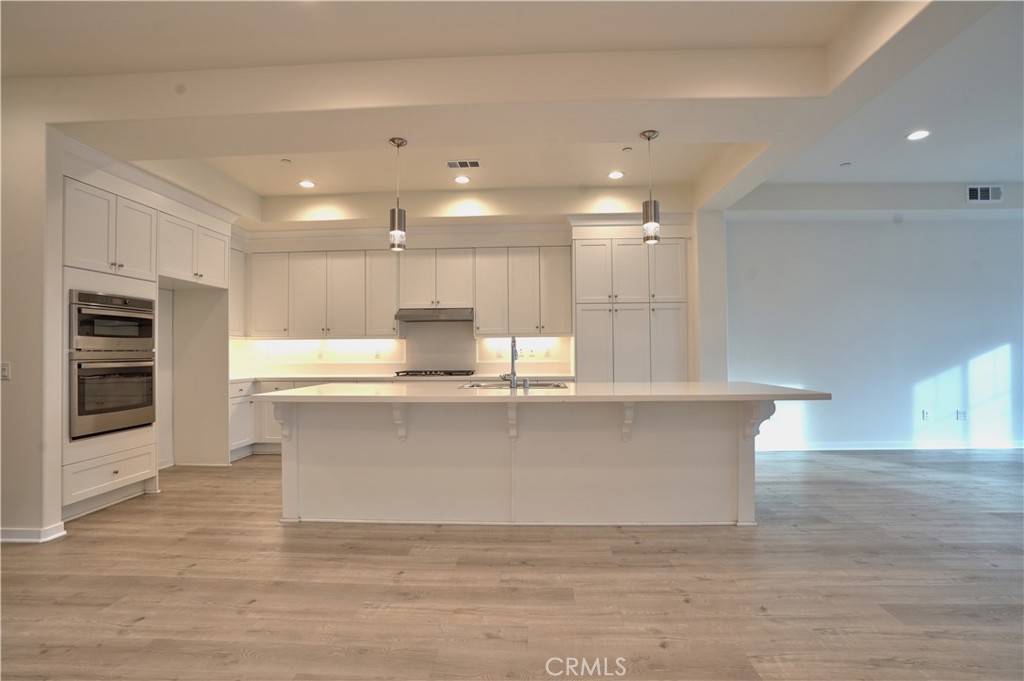 22043 Normandie Property Photo 4