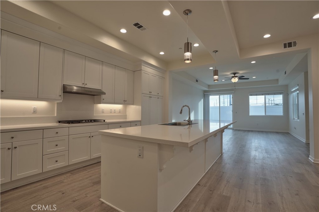 22043 Normandie Property Photo 5