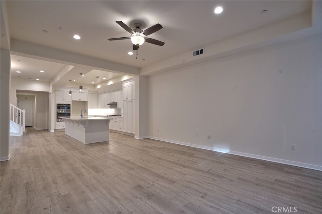 22043 Normandie Property Photo 6
