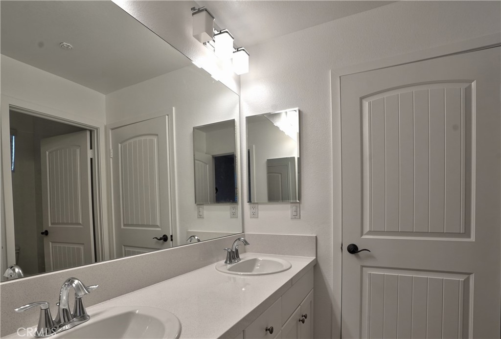 22043 Normandie Property Photo 15
