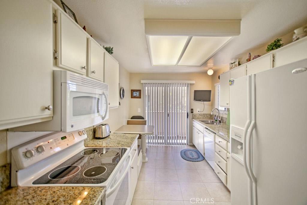 28 Corniche Drive E Property Photo 5