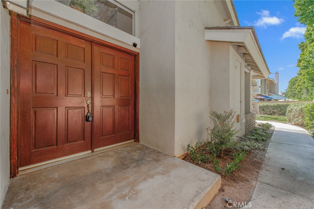 38 Cresthaven Property Photo 4
