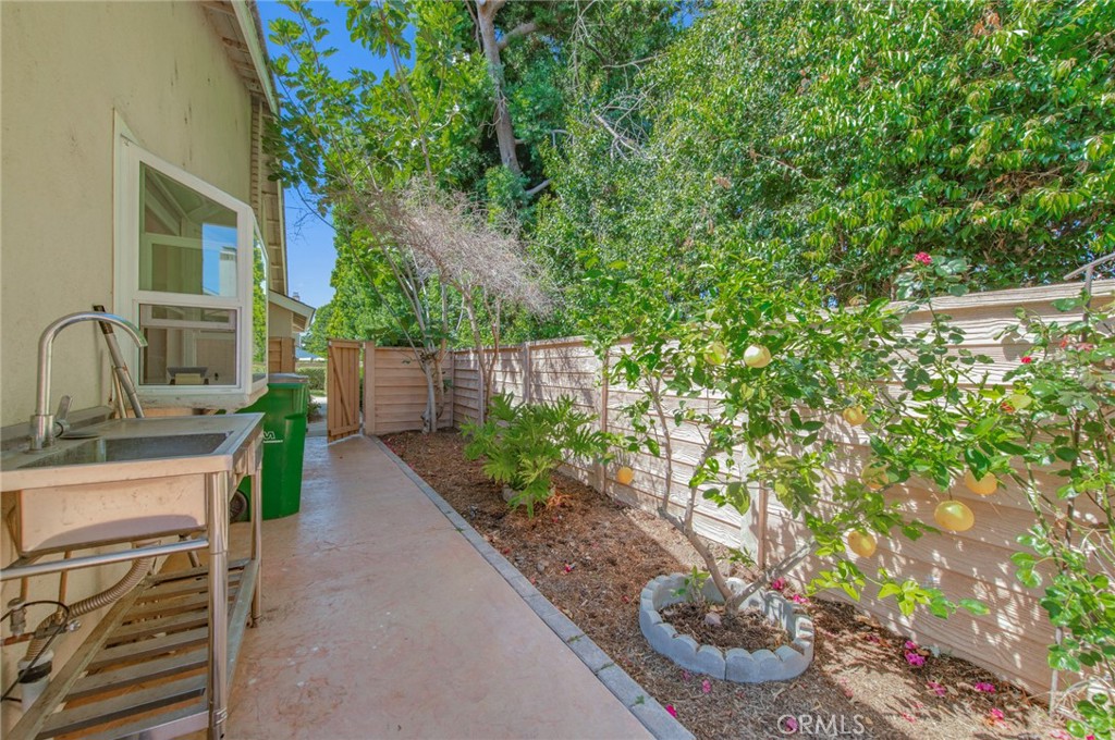 38 Cresthaven Property Photo 27