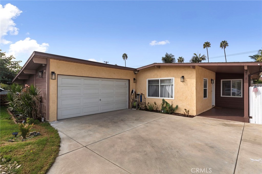 5721 N Rockvale Ave Property Photo 1