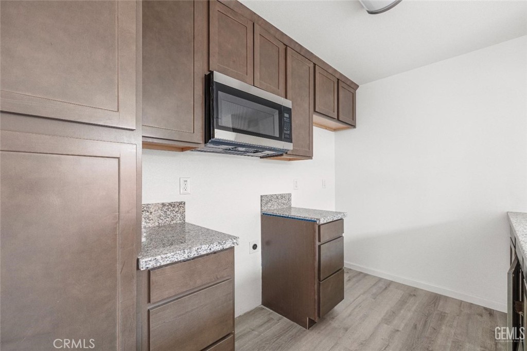 1417 Oregon Property Photo 4