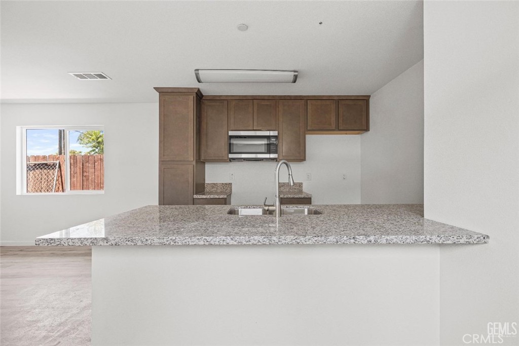 1417 Oregon Property Photo 5
