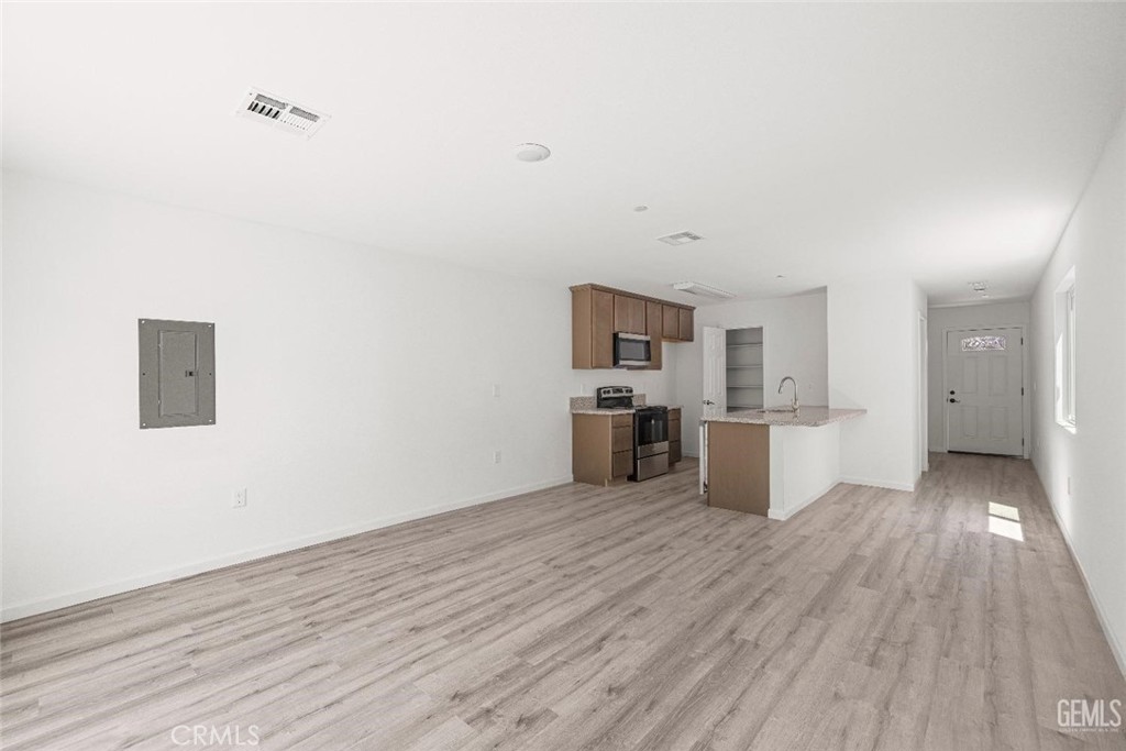 1417 Oregon Property Photo 7