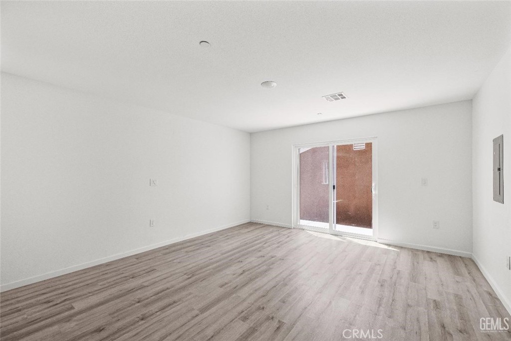 1417 Oregon Property Photo 9
