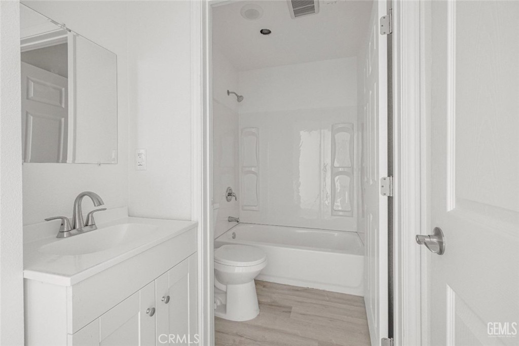 1417 Oregon Property Photo 10
