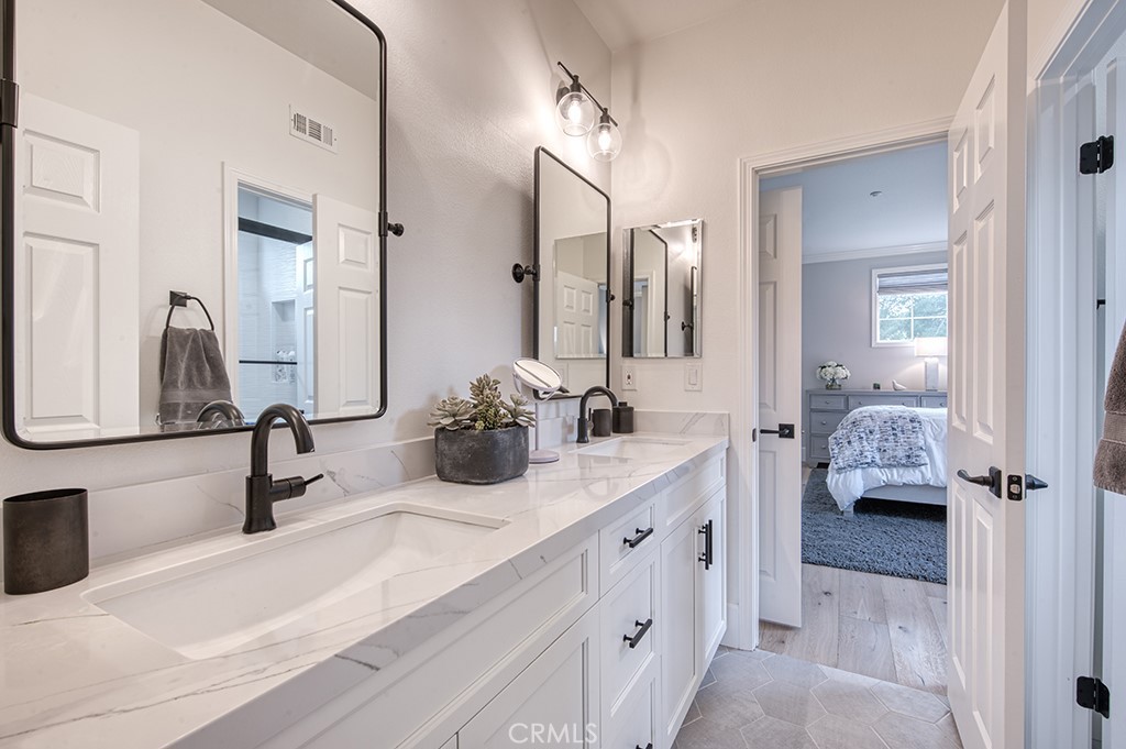 6 Panorama Property Photo 28
