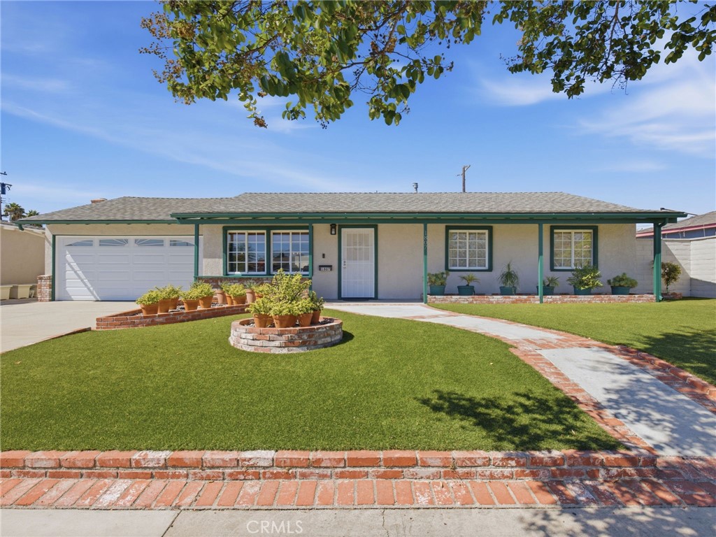 1807 W Broadway Property Photo