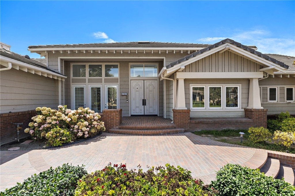 1582 White Alder Property Photo 4