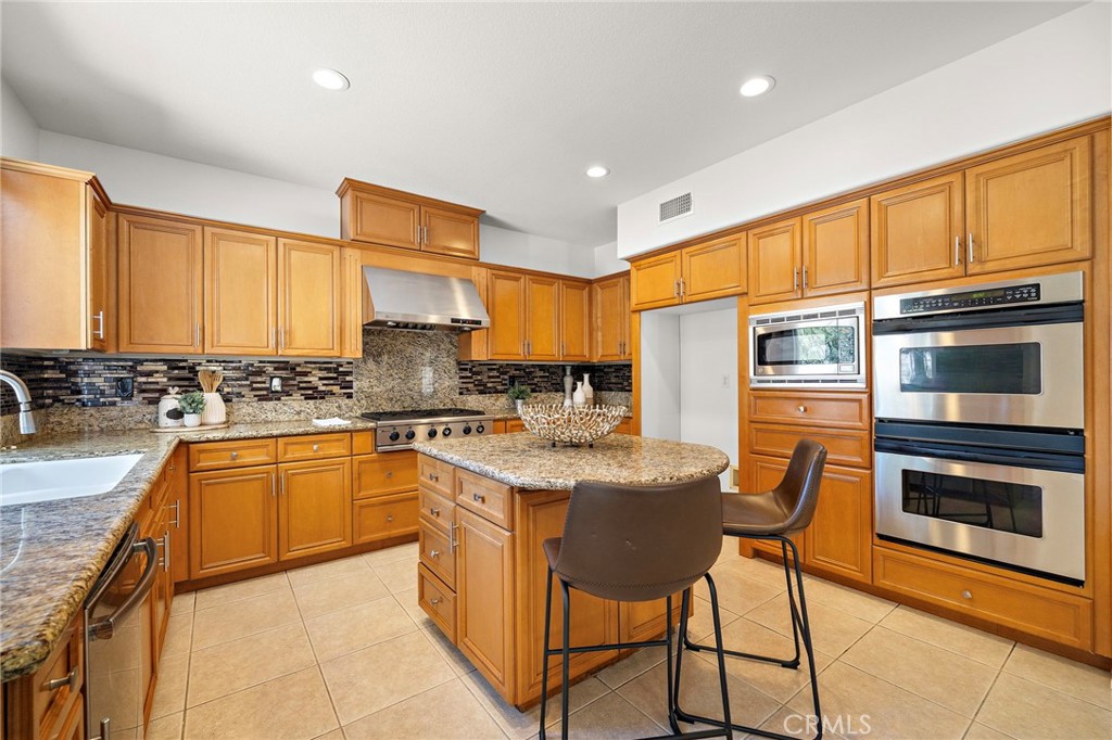 7405 Paloma Drive Property Photo 11