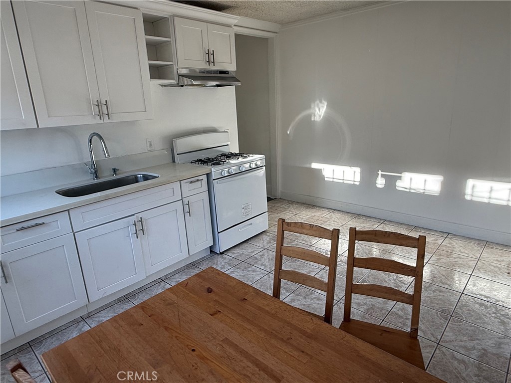 1631 W 38th Property Photo 41