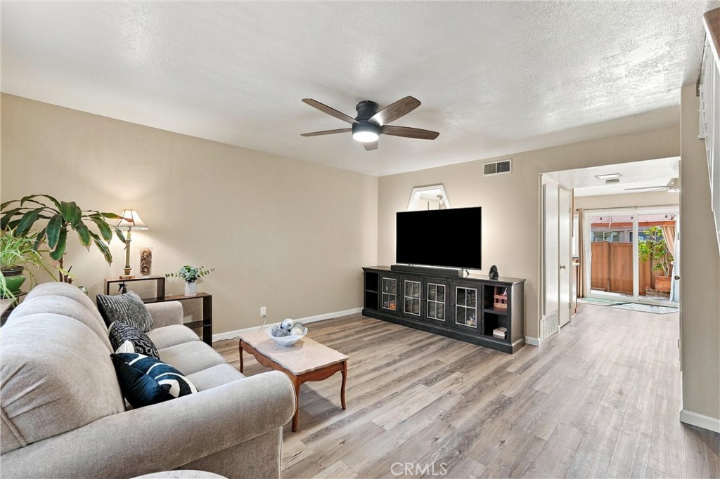 22754 Madrid Property Photo 4