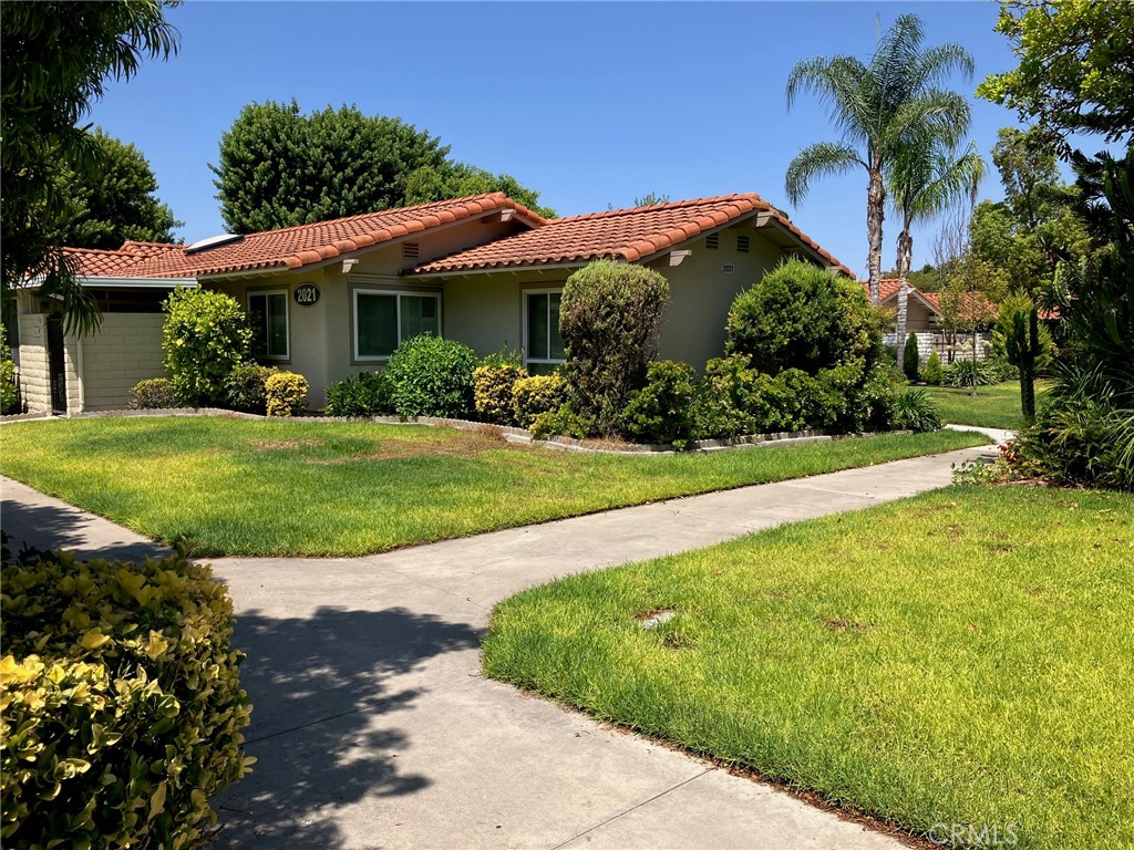 2021 VIA MARIPOSA C Property Photo 1