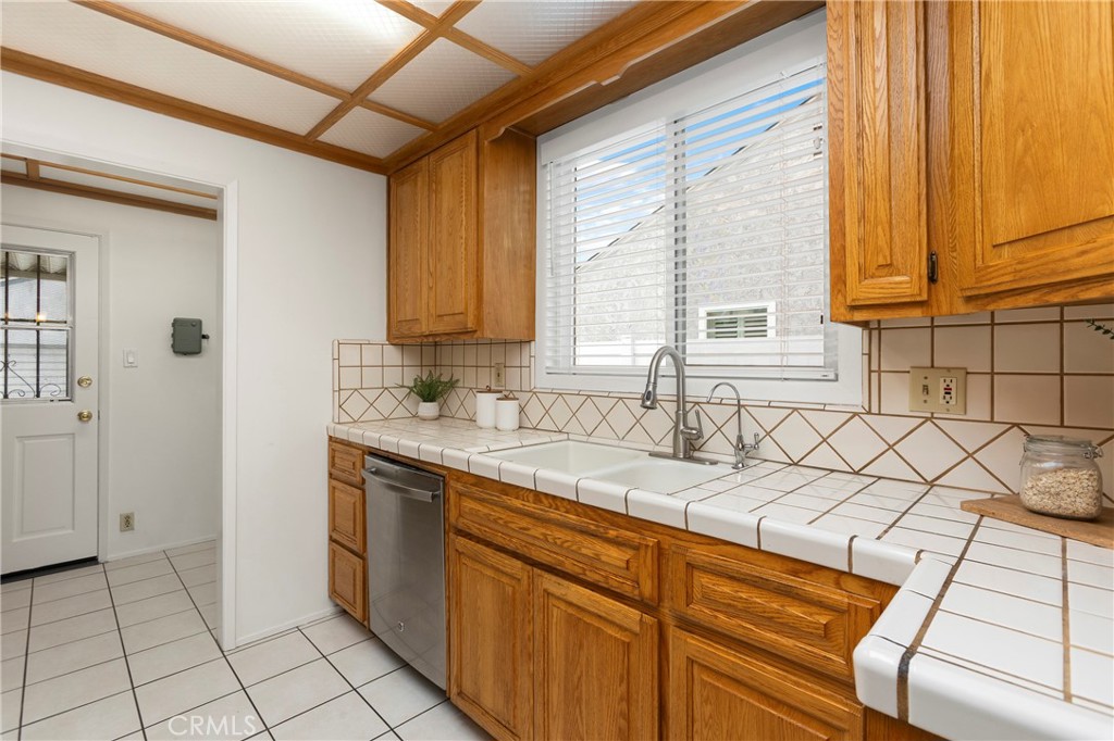 2842 Silva Street Property Photo 15
