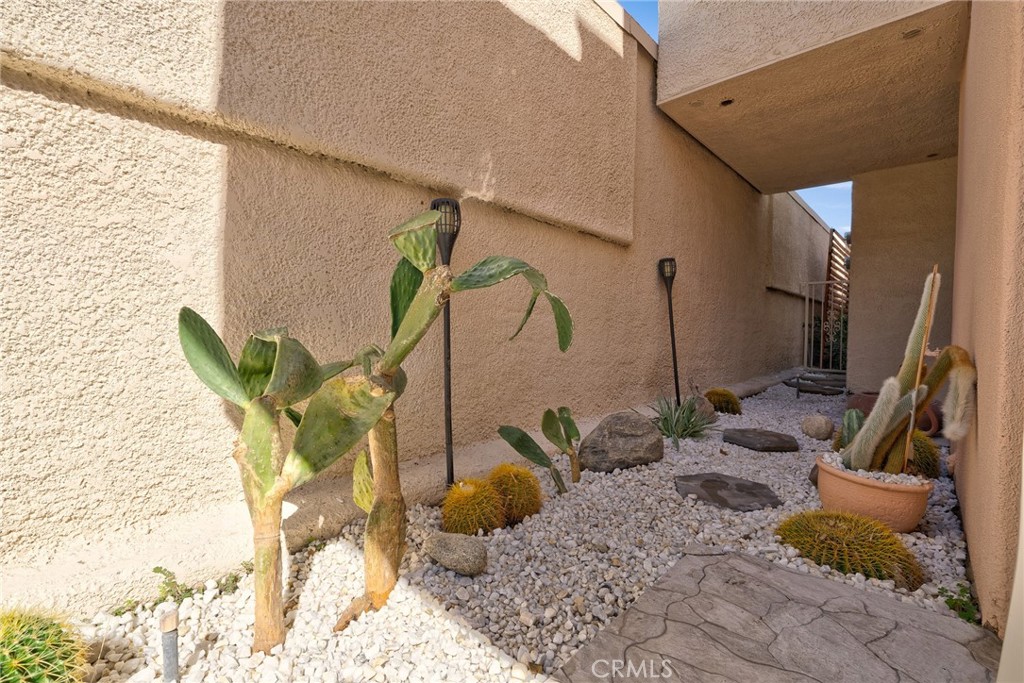 2007 E Columbard Property Photo 23