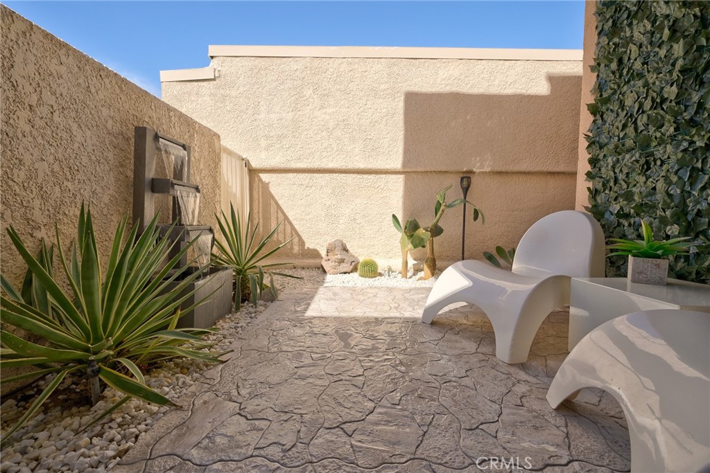 2007 E Columbard Property Photo 24