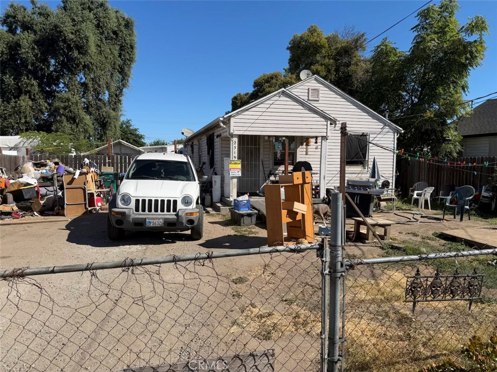 2519 E Lindsay Street Property Photo 1