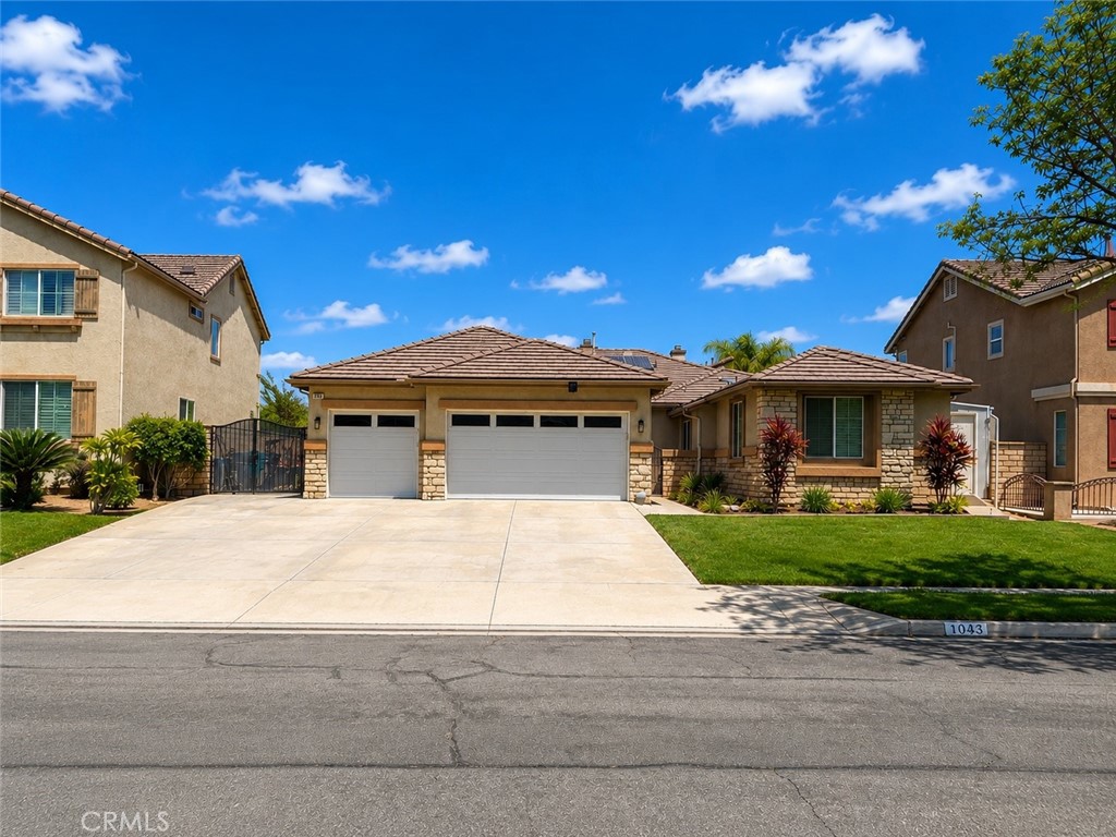 1043 Benedict Property Photo 1