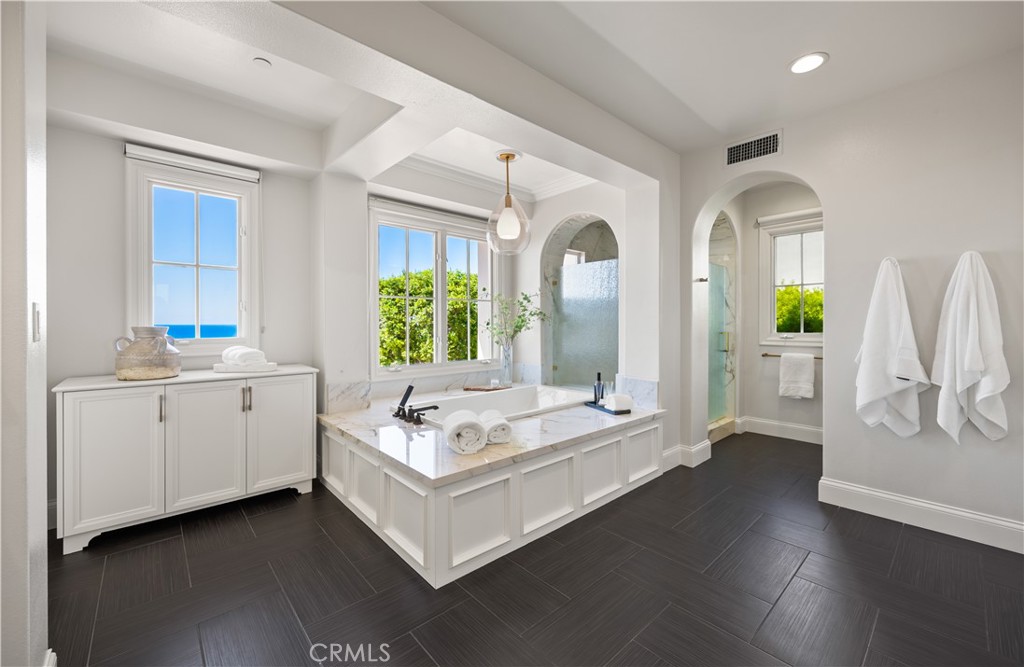12 Tasman Sea Property Photo 35