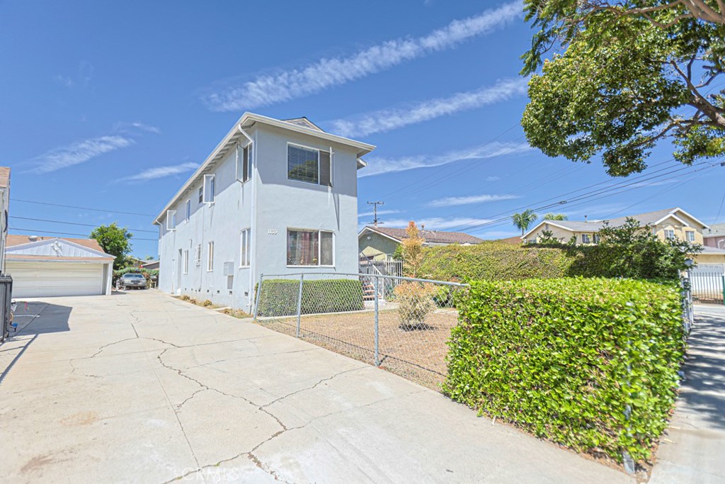 1139 E 67th Street Property Photo 1