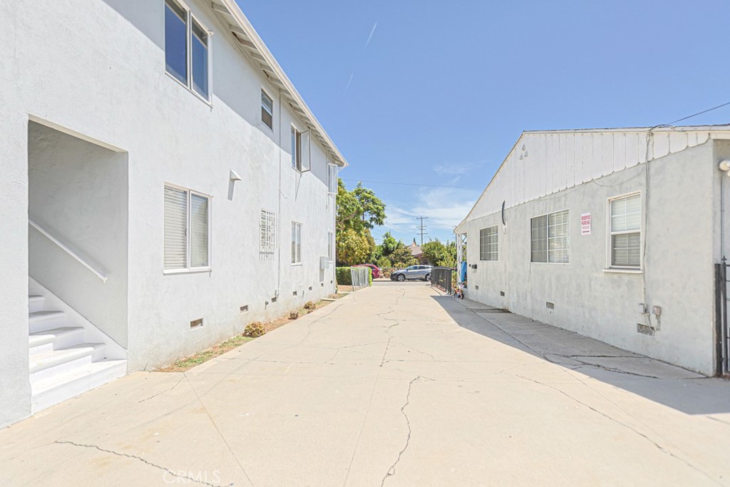 1139 E 67th Street Property Photo 9