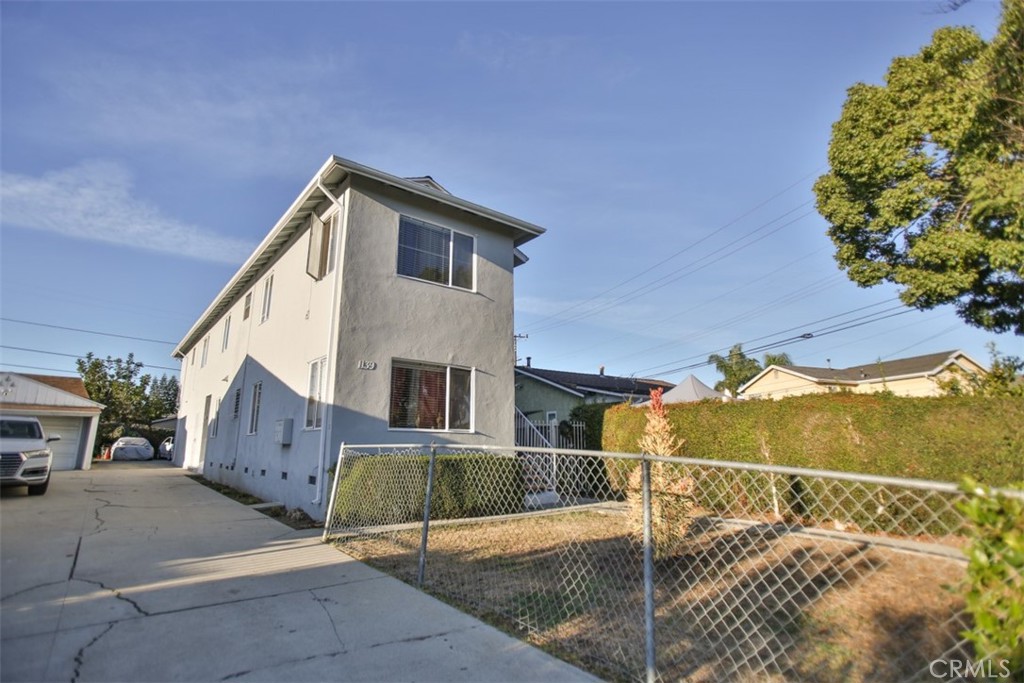 1139 E 67th Street Property Photo 19