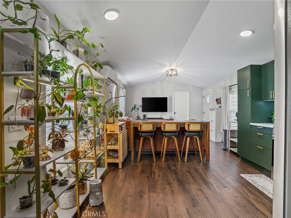 1517 N Newhope Street 76 Property Photo 4