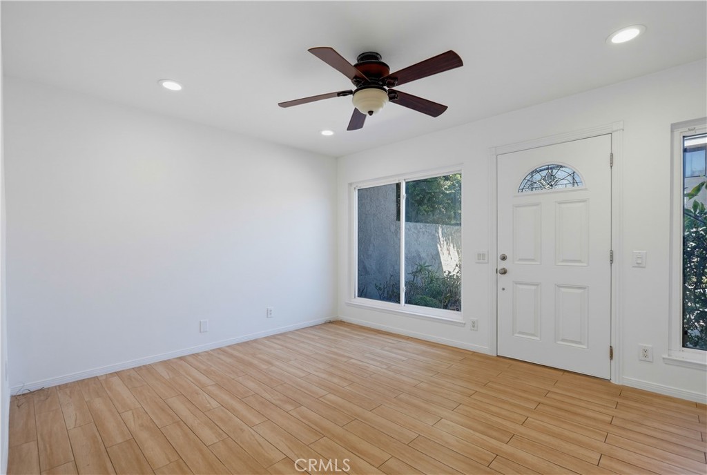 10441 Lee Way Property Photo 4