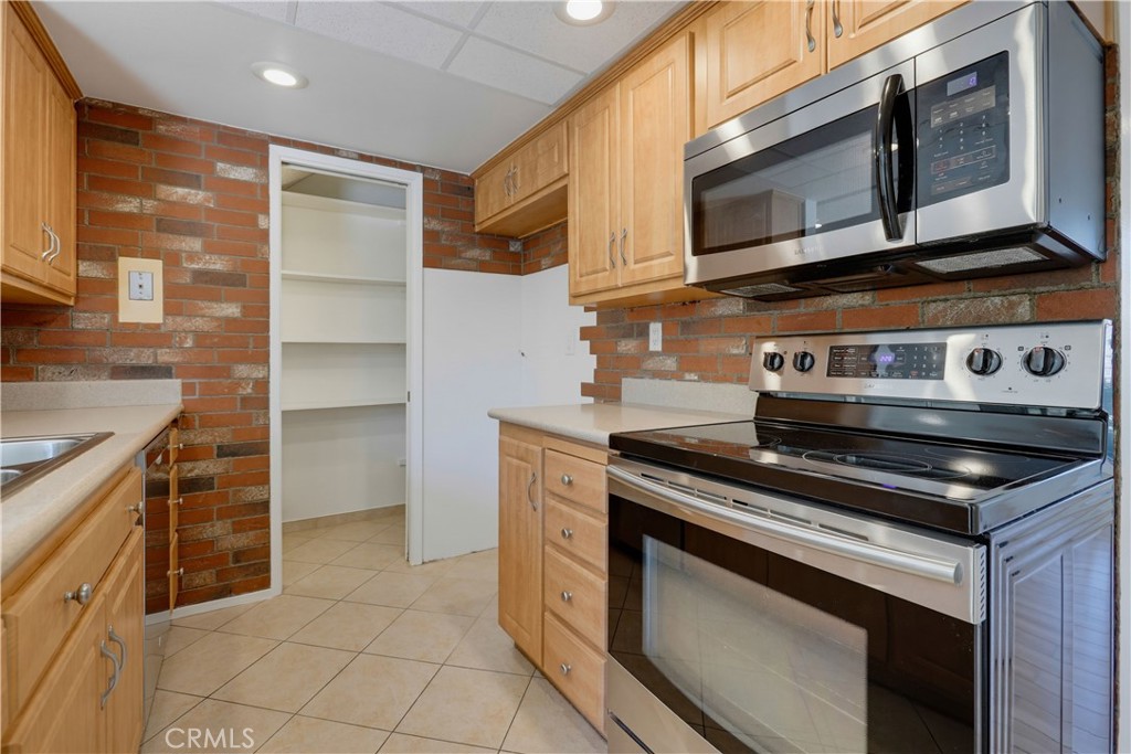 10441 Lee Way Property Photo 6