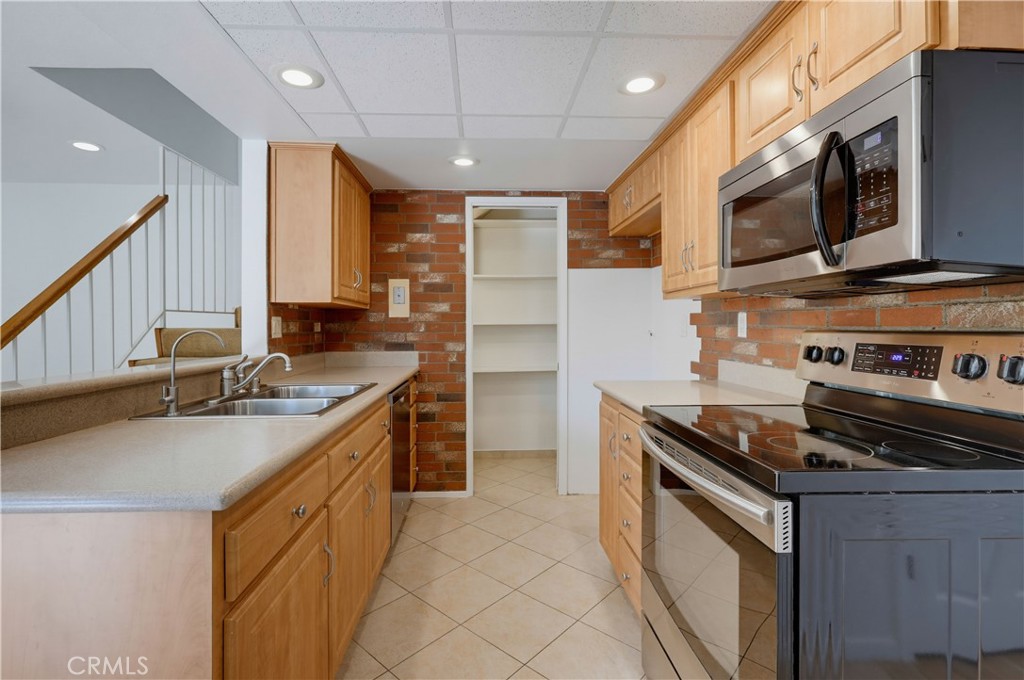 10441 Lee Way Property Photo 7
