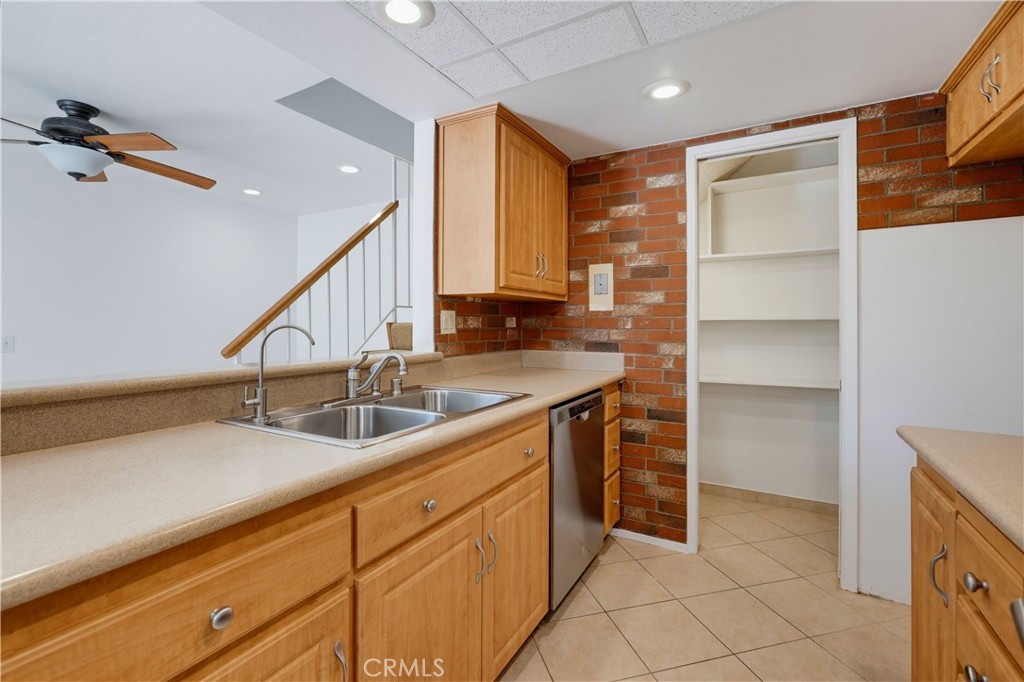 10441 Lee Way Property Photo 8
