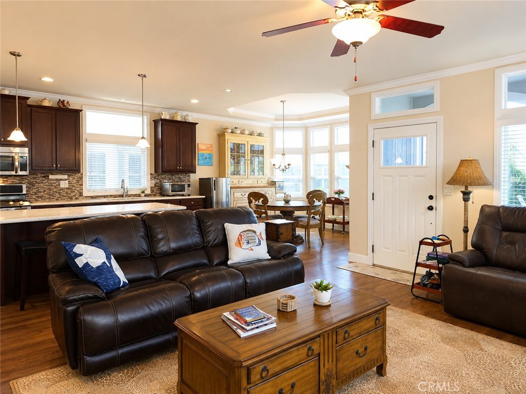 237 Albatross Property Photo 5