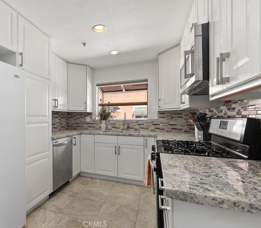 409 Utica D43 Property Photo 5