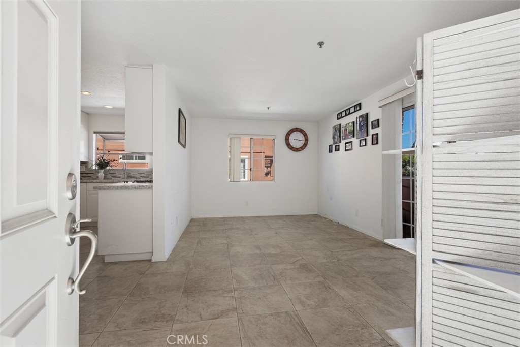 409 Utica D43 Property Photo 10