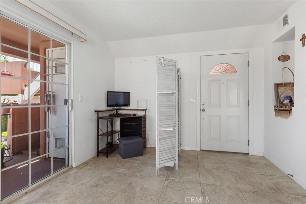 409 Utica D43 Property Photo 12