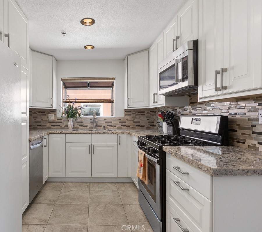 409 Utica D43 Property Photo 14