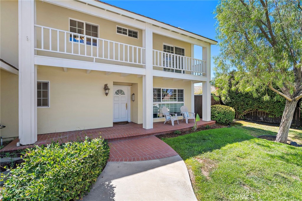 25042 Greenbay Drive Property Photo 2