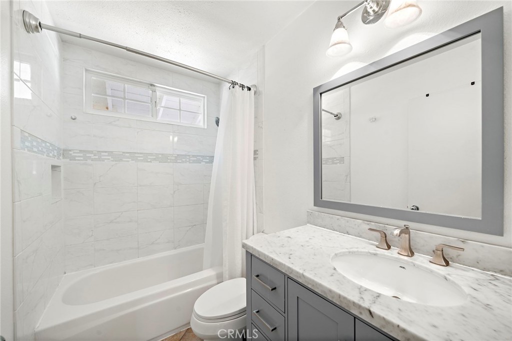 25042 Greenbay Drive Property Photo 22