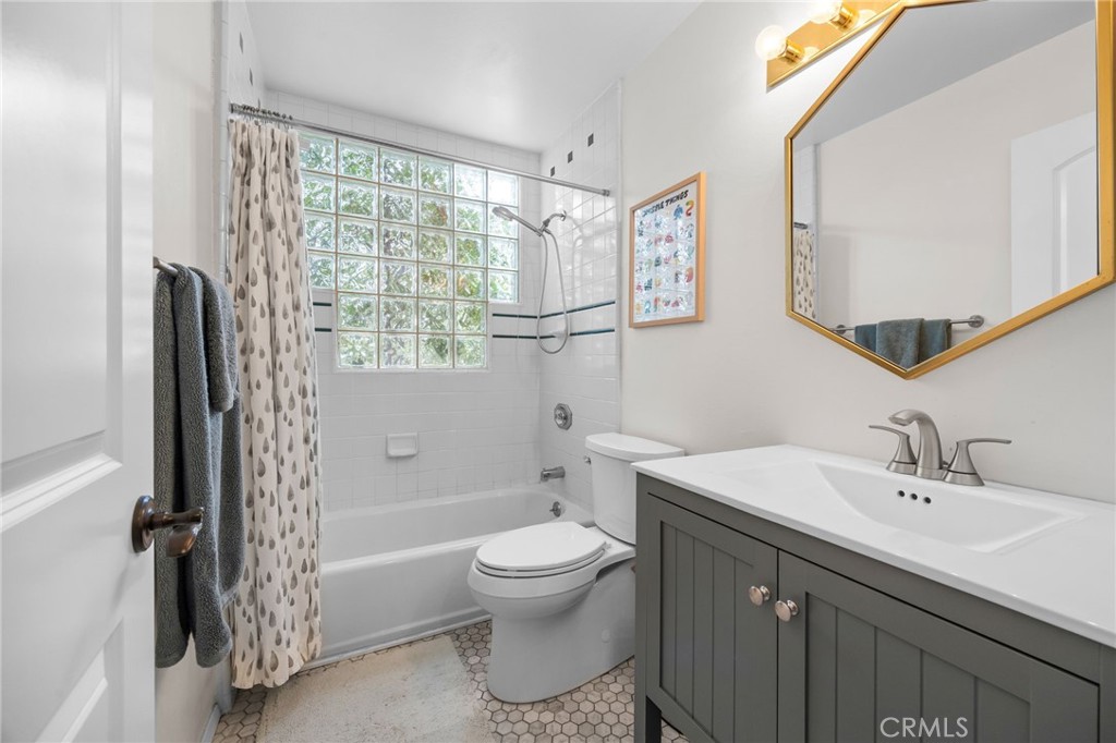 1136 Nottingham Way Property Photo 23