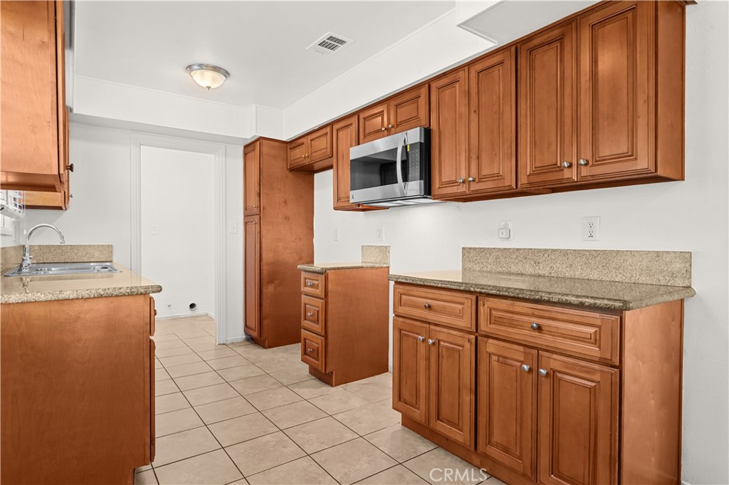 7557 Toyon Avenue Property Photo 9