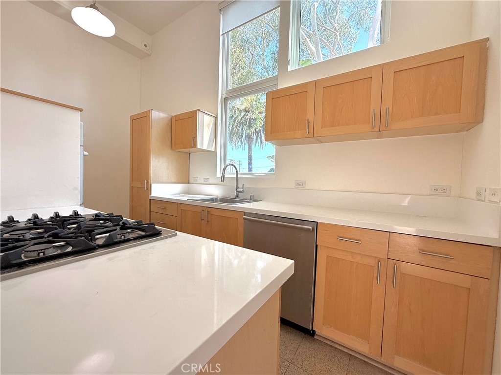 323 E Dayman 3 Property Photo 2