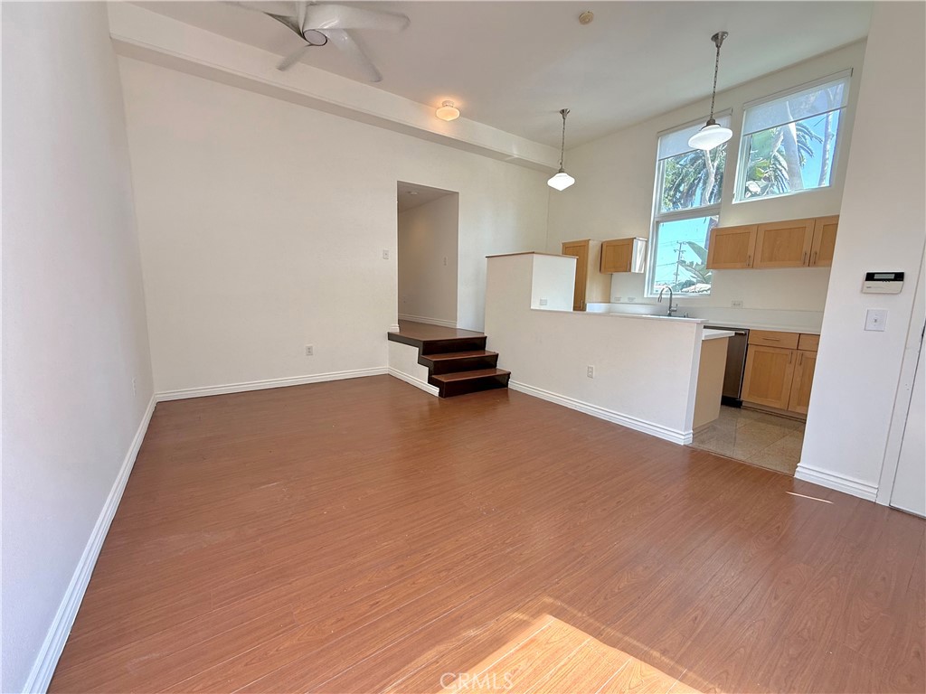 323 E Dayman 3 Property Photo 4