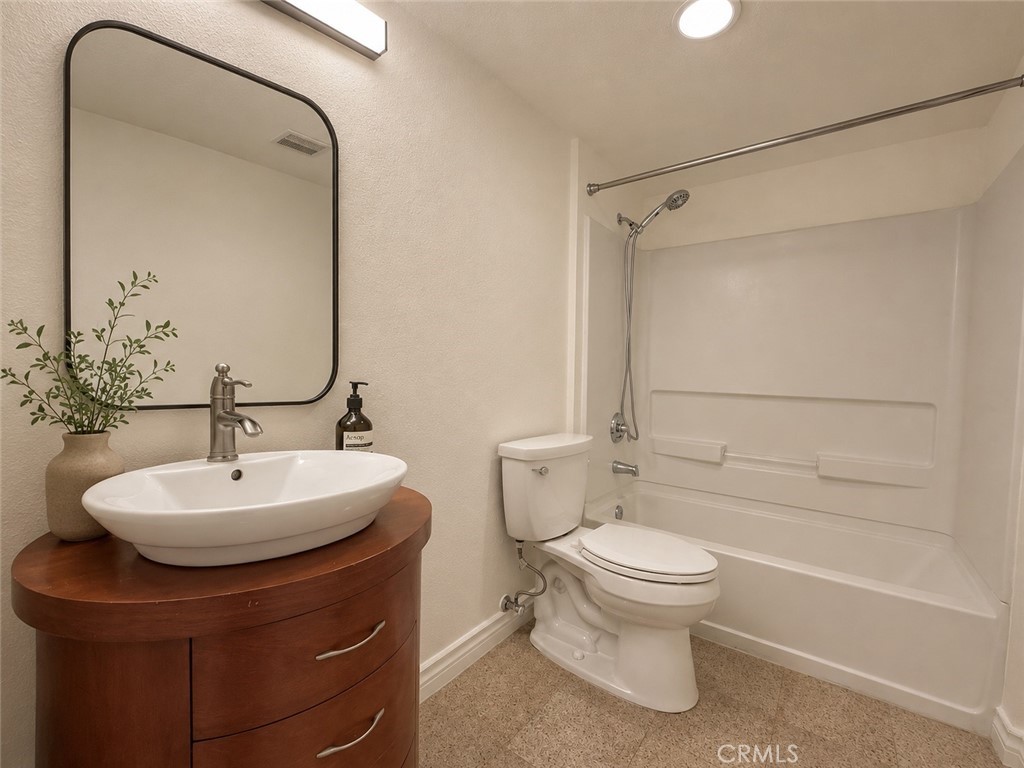 323 E Dayman 3 Property Photo 7