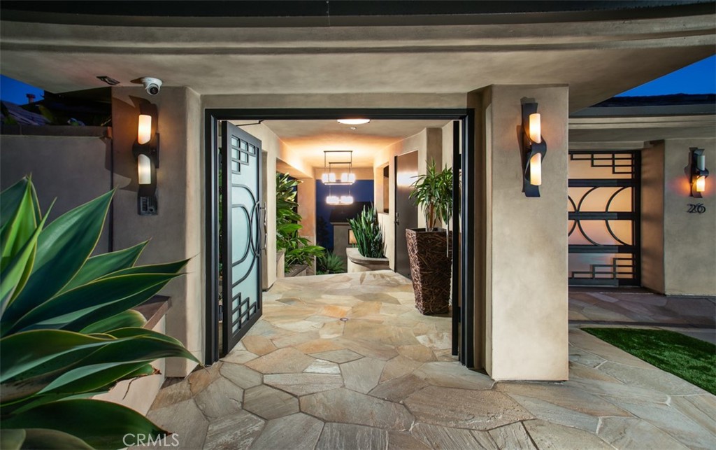26 S La Senda Drive Property Photo 4